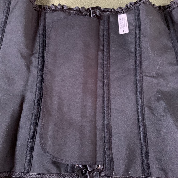 NWT elegant bustier w/ matching thong. Approx. 14 in. Expands approx. 4 inches - Picture 6 of 11